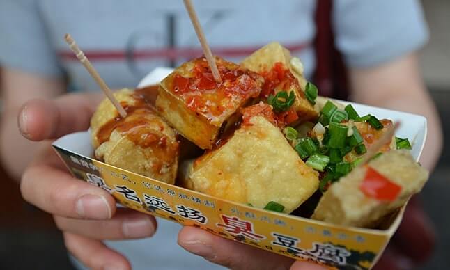 Top 10 đồ ăn vặt nội địa Trung Quốc, bánh nội địa Trung ngon 4 Đồ ăn vặt Trung Quốc Đậu hủ thúi